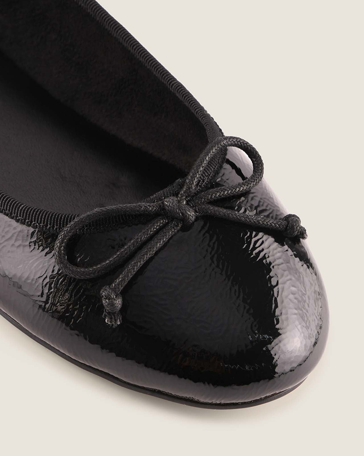 POET BALLET FLATS BLACK CRINKLE PATENT